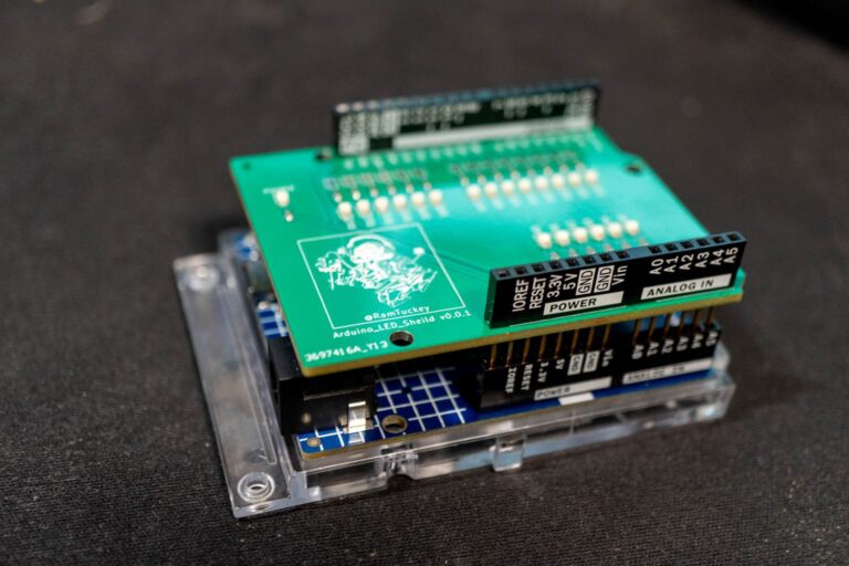 Arduino UNO R4 MinimaにLEDシールドを装着