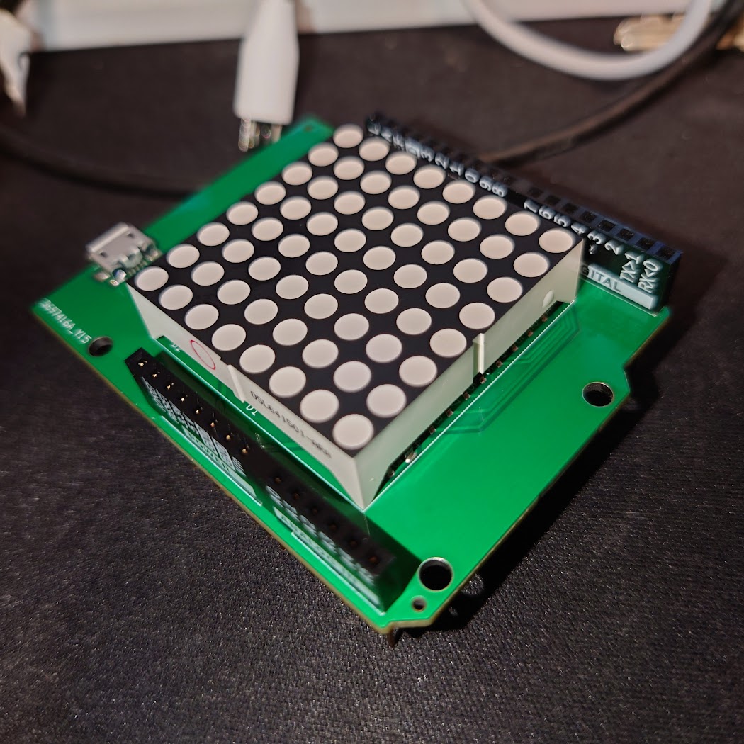 ドットマトリクスLEDを取り付けた自作基板